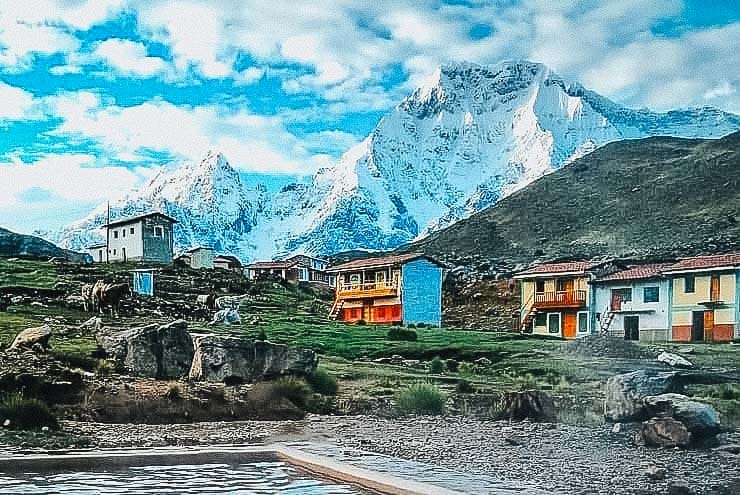 Apu Ausangate and Rainbow Mountain trek 5 Days